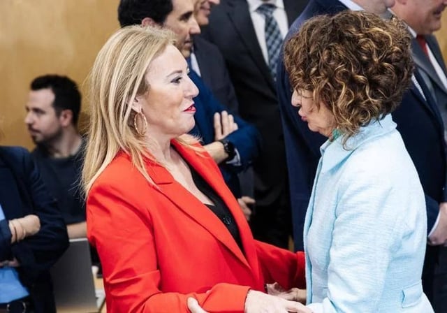 Carolina España, con María Jesús Montero.