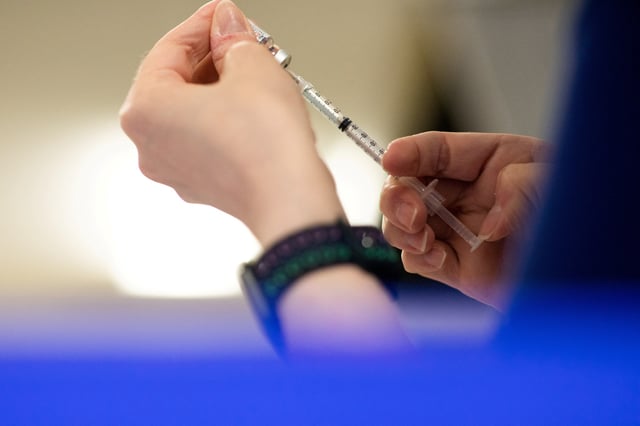 A nurse fills up a syringe with COVID-19 vaccine in Waterford, Michigan, U.S., April 8, 2022. REUTERS/Emily Elconin/File Photo