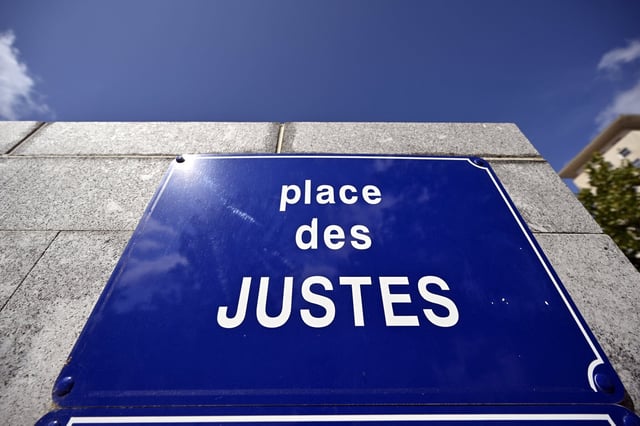 Une plaque en hommage aux Justes de la Seconde Guerre mondiale a été arrachée dans un parc de Villeurbanne, dans la banlieue de Lyon, a indiqué mardi 19 août la mairie. Photo d’illustration.