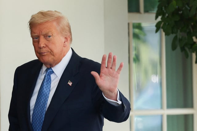 U.S. President Donald Trump gestures after welcoming Armenia's Prime Minister Nikol Pashinyan to the White House in Washington, D.C., U.S., August 8, 2025. REUTERS/Jessica Koscielniak/File photo