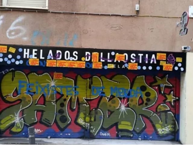 Heladería DellaOstia en Barcelona vandalizada en la madrugada del lunes 18 de agosto.