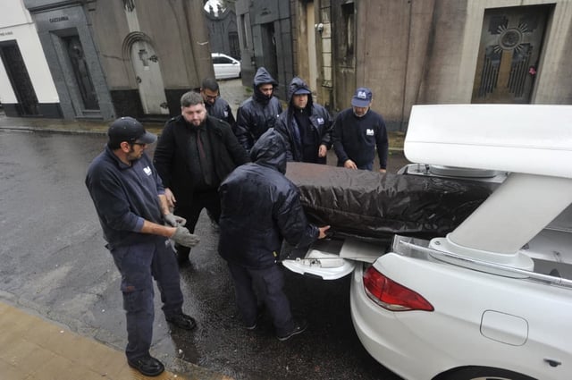 Despedida de Jorge Maestro, uno de los creadores claves de la ficción en la pantalla chica, en el Cementerio de Chacarita