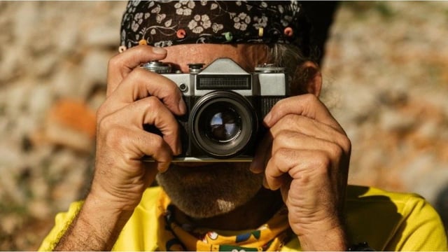 Korske Ara fue el fundador y director del proyecto World Photo Day, que comenzó en 2009 y se celebró por primera vez el 19 de agosto de 2010.
