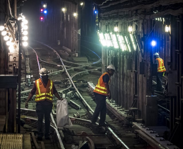 MTA workers repair tracks at a 125th St. subway station in Harlem on June 28, 2017. (Anthony DelMundo / New York Daily News)