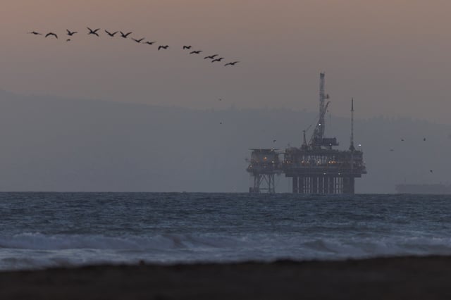 An offshore oil rig is pictured off the coast of Huntington Beach, California, U.S., November 14, 2024.  REUTERS/Mike Blake/File Photo