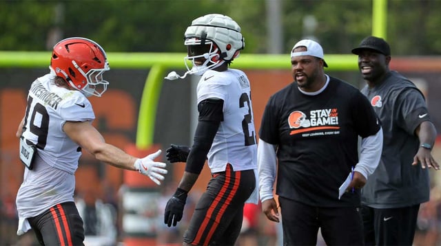 Cleveland Browns cornerback Denzel Ward (21) celebrates with linebacker Carson Schwesinger (49) after an incomplete pass during NFL training camp at CrossCountry Mortgage Campus, Wednesday, July 30, 2025, in Berea, Ohio.