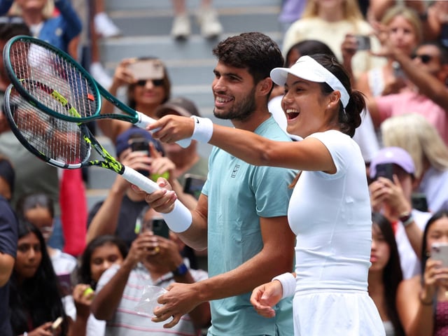 Tennis - U.S. Open - Flushing Meadows, New York, United States - August 19, 2025 
Britain's Emma Raducanu and Spain's Carlos Alcaraz ahead of their round of 16 mixed doubles match against Britain's Jack Draper and Jessica Pegula of the U.S. REUTERS/Mike Segar     TPX IMAGES OF THE DAY
