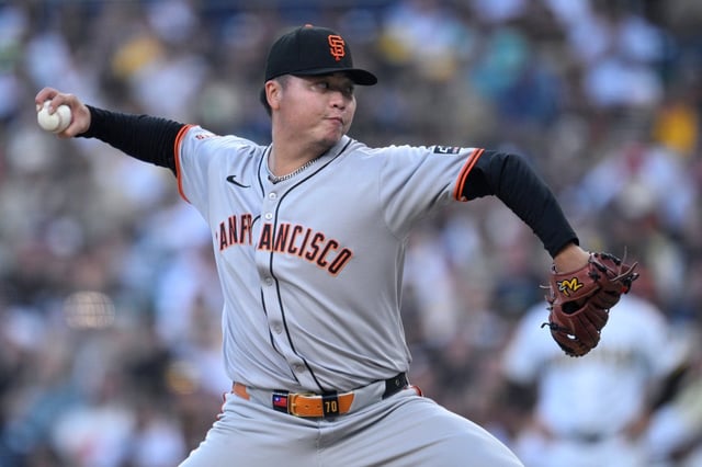 San Francisco Giants starting pitcher Kai-Wei Teng works against a San Diego Padres batter during the first inning of a baseball game Tuesday, Aug. 19, 2025, in San Diego. (AP Photo/Orlando Ramirez)