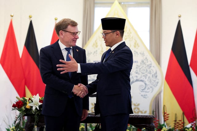 Indonesian Foreign Minister Sugiono shakes hands with German Foreign Minister Johann Wadephul before their meeting in Jakarta, Indonesia, August 20, 2025. REUTERS/Ajeng Dinar Ulfiana     TPX IMAGES OF THE DAY