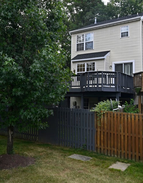 The back of a townhouse owned by Latonja Carrera , who allegedly took tens of thousands of COVID dollars from the state PTA. (Kenneth K. Lam/staff)