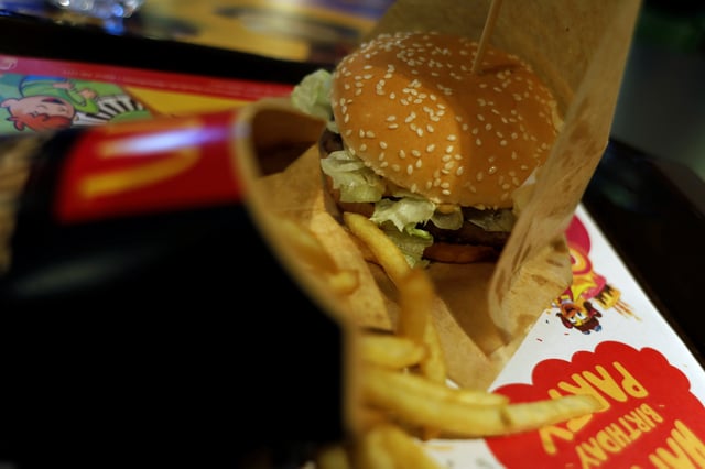 A burger and fries are seen in a tray inside a McDonald's in Bangkok, Thailand September 25, 2017. REUTERS/Jorge Silva/File Photo