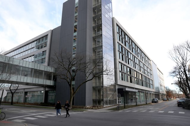 The University of Chicago Medicine adult emergency department on Dec. 5, 2017. UChicago Medicine announced its first affiliation with AdventHealth Cancer Institute Shawnee Mission in the Kansas City area. (Nancy Stone/Chicago Tribune)