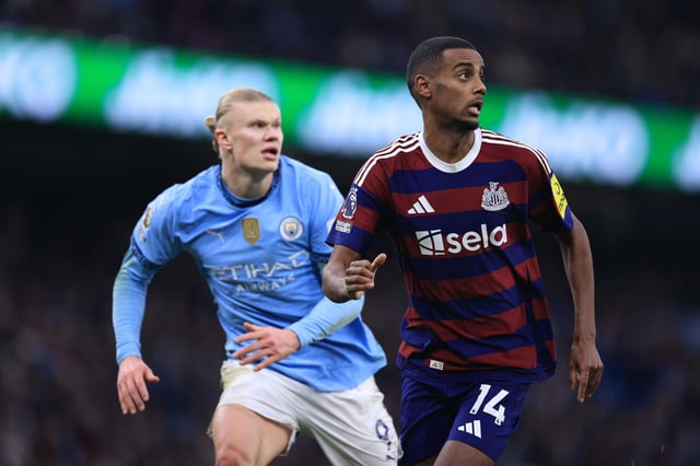 Alexander Isak (hier gegen Erling Haaland) will Newcastle United unbedingt verlassen.