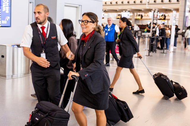 Air Canada flight attendants arrive at Toronto Pearson International Airport, following the end of the Air Canada labour strike, in Mississauga, Ontario, Canada, August 19, 2025. REUTERS/Carlos Osorio