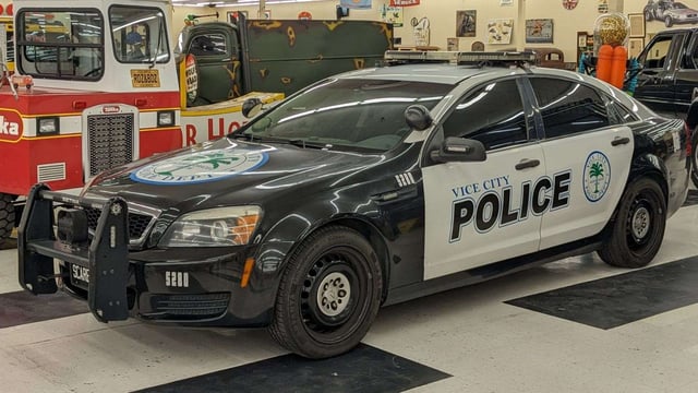 White police car with Vice City police department decals posted over the side