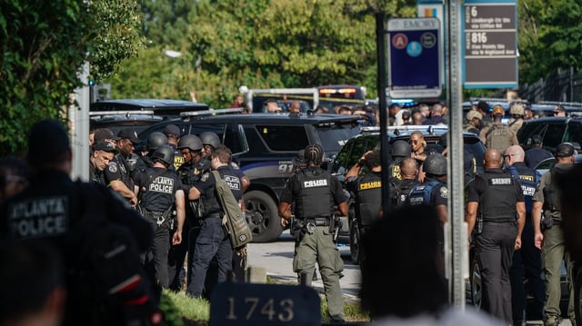 Police respond to the active shooter incident at CDC headquarters on Aug. 8. Photo: Elijah Nouvelage/Getty Images