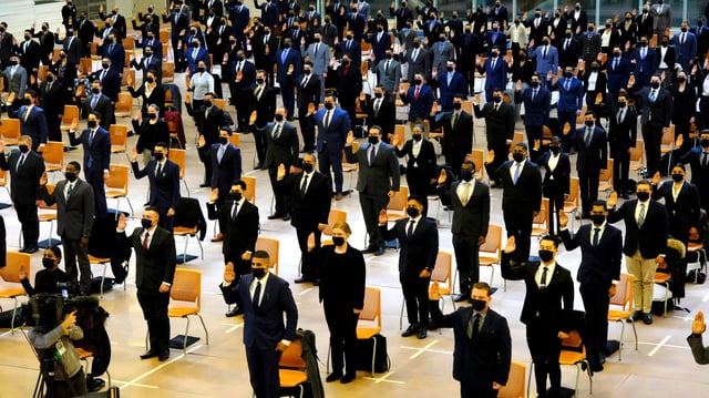 New recruits being sworn in at the Police Academy in College Point, Queens. (Luiz C. Ribeiro for New York Daily News)