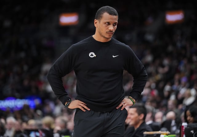 FanDuel is rewarding a $5 winning bet with $300 in bonus bets, a great deal as hoops fans lock in on Joe Mazzulla's Celtics' season opener vs. the Knicks tonight.