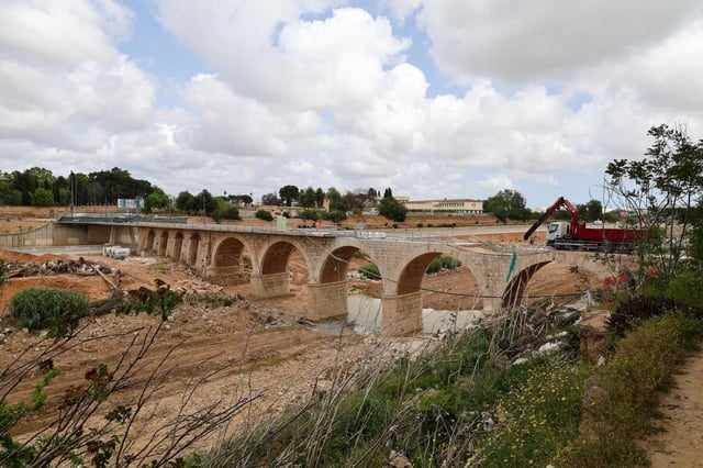 Trabajos de reconstrucción del puente de Torrent a Alaquàs.