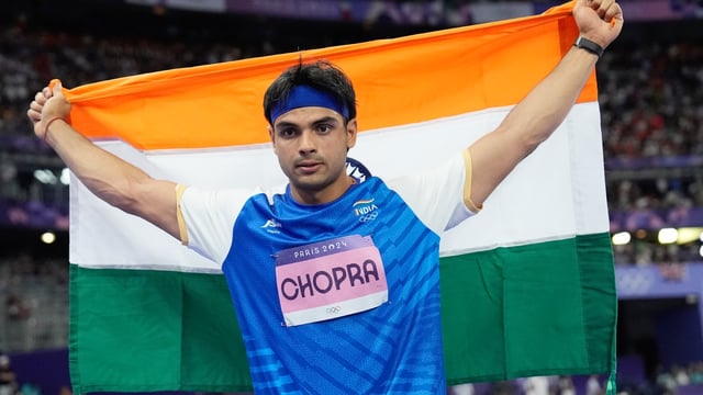 Neeraj Chopra Paris 2024 flag AP