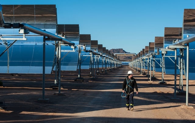 250-megawatt Solana parabolic trough plant near Gila Bend, Arizona developed by Abengoa (Photo courtesy: Abengoa)
