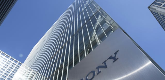 Sony a annoncé mercredi augmenter les prix de ses consoles PlayStation de 50 dollars aux Etats-Unis. Le siège du groupe à Tokyo le 10 février 2025.
