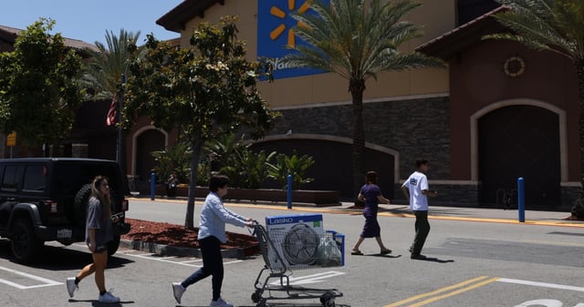 Walmart retiró camarones Great Value tras detectar riesgo de radiación en EU. Foto: Qiu Chen, Xinhua