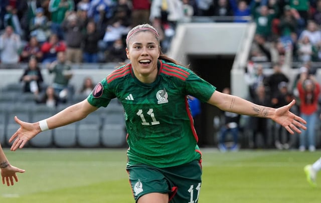 ARCHIVO - La volante mexicana Lizbeth Ovalle festeja tras anotar un gol ante Paraguay en los cuartos de final de la Copa Oro de la CONCACAF, el 3 de maroz de 2024, en Los Ángeles. (AP Foto/Marcio José Sánchez)