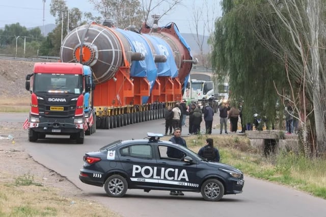 El traslado del reactor de hidrodesulfuración HG-D-3501 permanece paralizado desde la madrugada del sábado y acumula más de 72 horas de demora