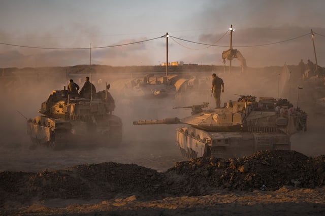 GAZA BORDER, ISRAEL - AUGUST 18: IDF soldiers prepare tanks on August 18, 2025 near the Gaza Strip's northern borders, Israel. On Monday it was reported that Hamas has agreed to the most recent ceasefire and hostage release proposal with Israel. Meanwhile, Israel has continued carrying out strikes in Gaza as part of Prime Minister Benjamin Netanyahu's plan to expand the IDF offensive to fully occupy the enclave. The move has been met with widespread condemnation by the international community, as well as hostage families, who say the operation will further endanger the 20 or hostages still believed to be held alive by Hamas in Gaza, as well as one million Palestinians in Gaza City, who are already facing displacement and an acute hunger crisis.   (Photo by Elke Scholiers/Getty Images)