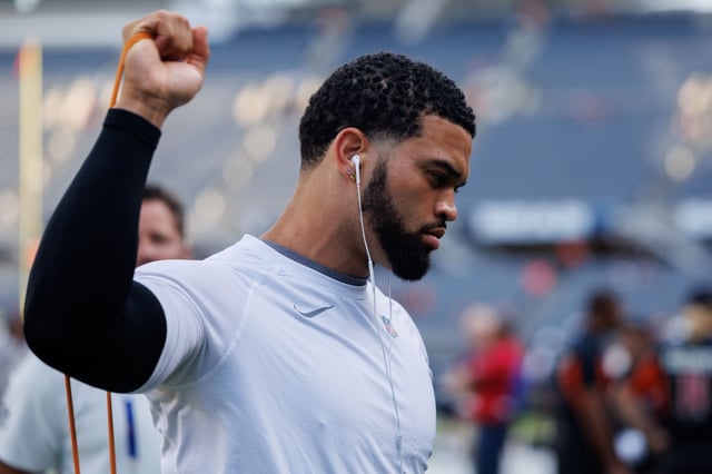 Chicago Bears quarterback Caleb Williams (18) warms up on the field before the Bears play the Buffalo Bills at Soldier Field Sunday Aug. 17, 2025, in Chicago. (Armando L. Sanchez/Chicago Tribune)
