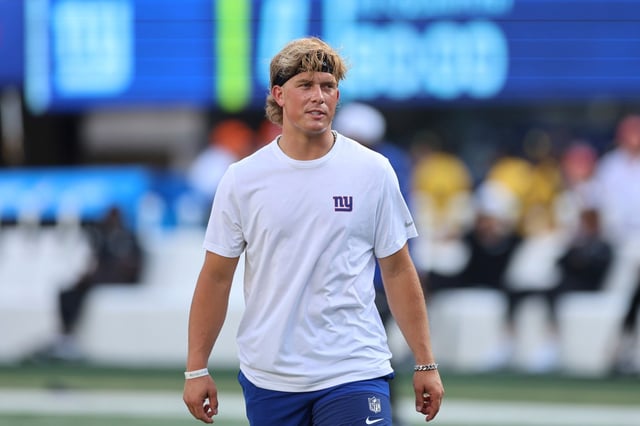 New York Giants QB Jaxson Dart (6) is seen pregame before an NFL football game against the New York Jets on Saturday, Aug. 16, 2025. (AP Photo/Gregory Payan)