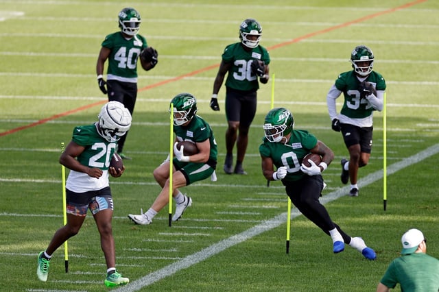 New York Jets running back Breece Hall (20) and Braelon Allen (0) run drills during an NFL football training camp, Wednesday, July 23, 2025, in Florham Park, N.J. (AP Photo/Adam Hunger)