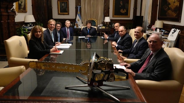 Javier Milei junto a las autoridades del Río Tinto Group.
