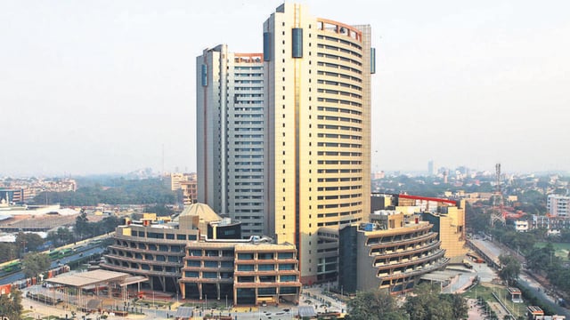 Officials attributed the disruption to the expiry of long-term waste management contracts and said the interim concessionaire appointed for six months lacked sufficient machinery and bins.