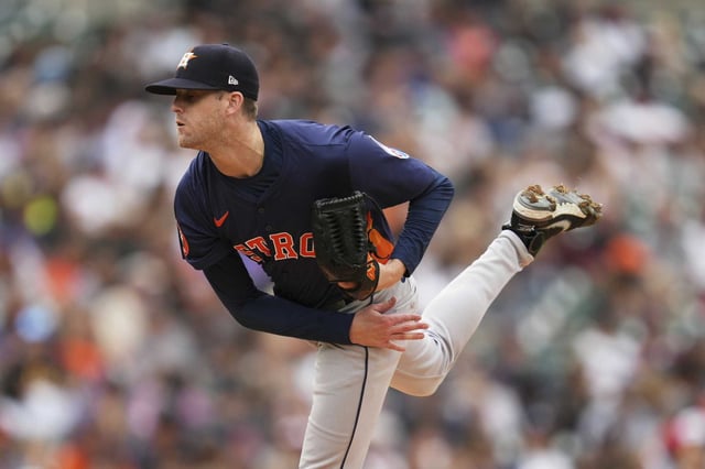 Houston Astros pitcher Shawn Dubin throws against the Detroit Tigers in the sixth inning during a baseball game Wednesday, Aug. 20, 2025, in Detroit. (AP Photo/Paul Sancya)