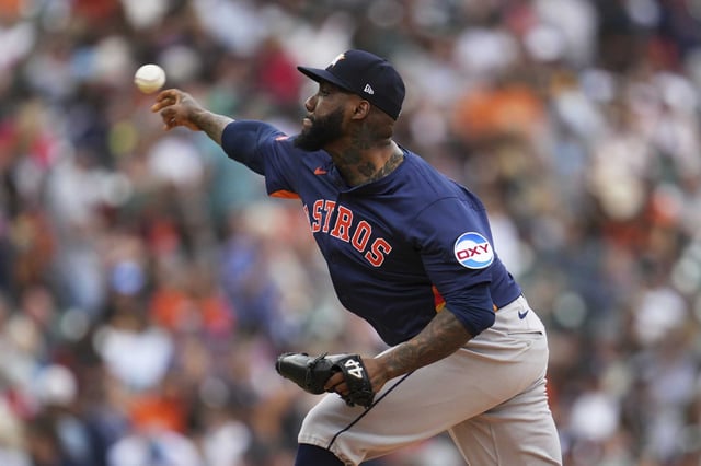 Houston Astros pitcher Enyel De Los Santos throws against the Detroit Tigers in the seventh inning during a baseball game Wednesday, Aug. 20, 2025, in Detroit. (AP Photo/Paul Sancya)