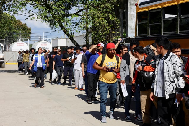Honduran migrants deported from the United States wait in line to board a bus at the Center for Attention to Returned Migrants, in San Pedro Sula, Honduras January 30, 2025. REUTERS/Yoseph Amaya/File Photo