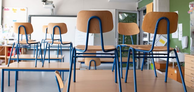 Eine Lehrerin aus Nordrhein-Westfalen hat jahrelang kein Klassenzimmer mehr von innen gesehen