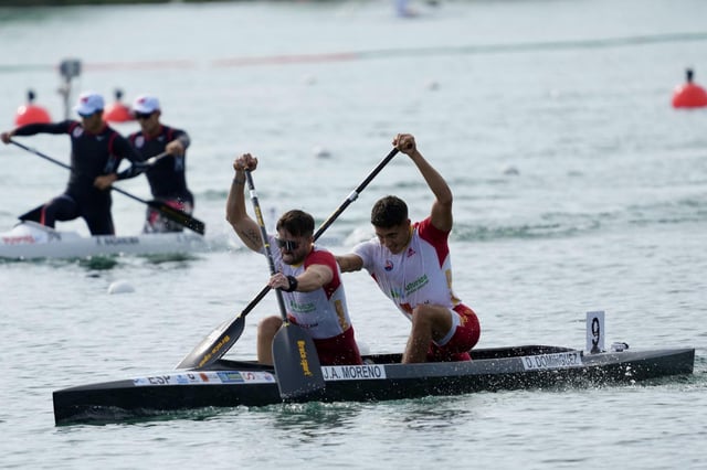 Joan Toni Moreno y Diego Domínguez, en acción en las series de C2 500 metros del Mundial.