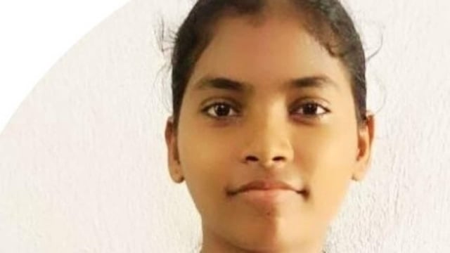Leeza Majhi of Odisha cleared NEET to secure admission in the Sundargarh Government Medical College and Hospital. She is the daughter of a tribal farmer. (Image courtesy: x.com/SMEOdisha)