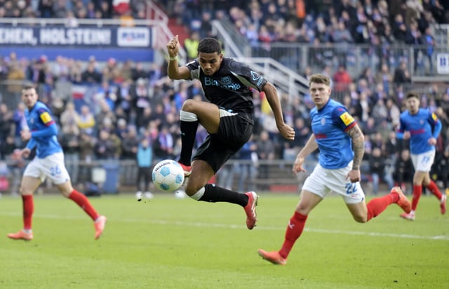 Soccer Football - Bundesliga - Holstein Kiel v Bayer Leverkusen - Holstein-Stadion, Kiel, Germany - February 22, 2025 Bayer Leverkusen's Amine Adli in action REUTERS/Fabian Bimmer/File Photo