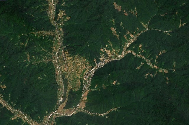 Sinpung-dong Missile Operating Base is an undeclared ballistic missile operating base in North Pyongan Province. 
