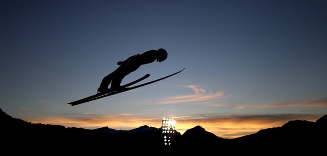 Paige Jones bei einem Trainingssprung in Oberstdorf