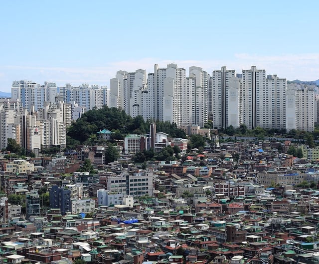 A view of villas and flats in Dongjak-gu, Seoul, South Korea. A new government policy requires foreigners to live in their purchased home for at least two years. Photo: Shutterstock