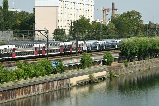 La Seine à Choisy-le-Roi, dans le Val-de-Marne, le 14 août 2025, au lendemain de la découverte de quatre corps dans le fleuve