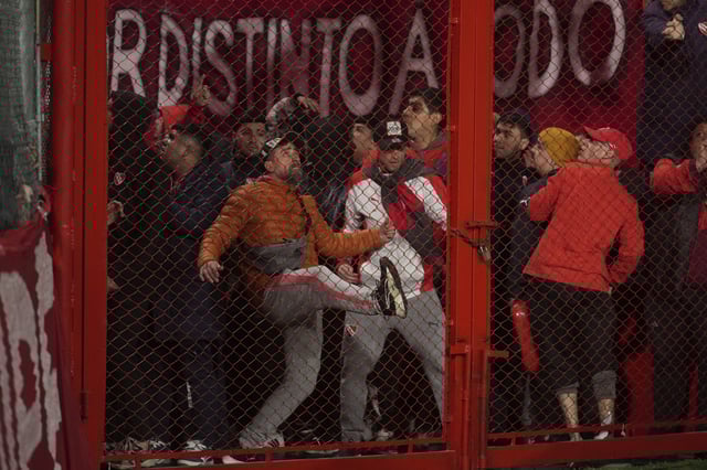 El dron de LN+ compartió imágenes de los destrozos que dejó el enfrentamiento entre Independiente y U. de Chile