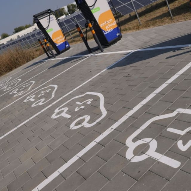 Viele Deutsche haben noch nie ein E-Auto ausprobiert.