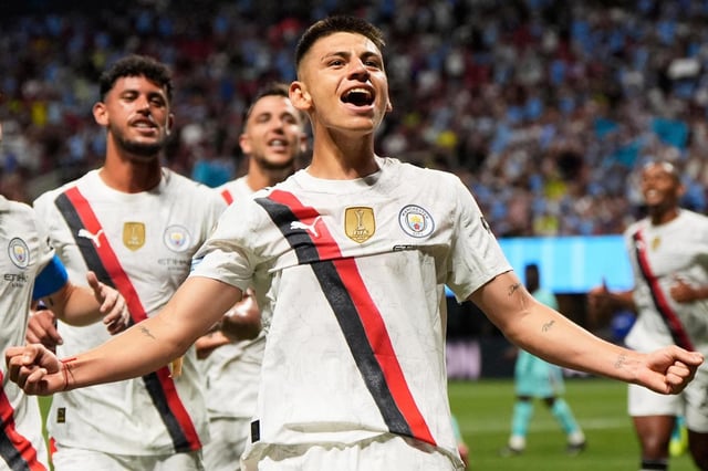 ARCHIVO - Claudio Echeverri del Manchester City festeja tras marcar un gol en el partido contra Al Ain en el Mundial de Clubes, el domingo 22 de junio de 2025, en Atlanta. (AP Foto/Mike Stewart)