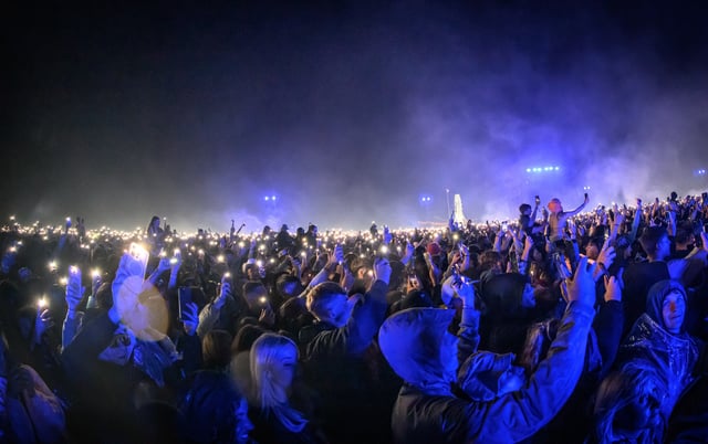 LEEDS, ENGLAND - AUGUST 25: (EDITORIAL USE ONLY) Crowd enjoys Fred Again's headline performance on the main stage during day three of Leeds Festival 2024 at Bramham Park on August 25, 2024 in Leeds, England. (Photo by Katja Ogrin/Redferns)
